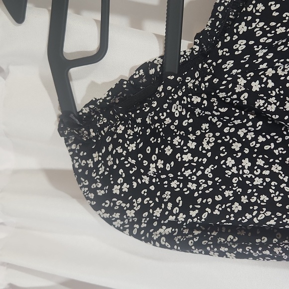 Paisley Blossom Black and White Crop Top Size XS with elastic stretchy - Picture 2 of 9